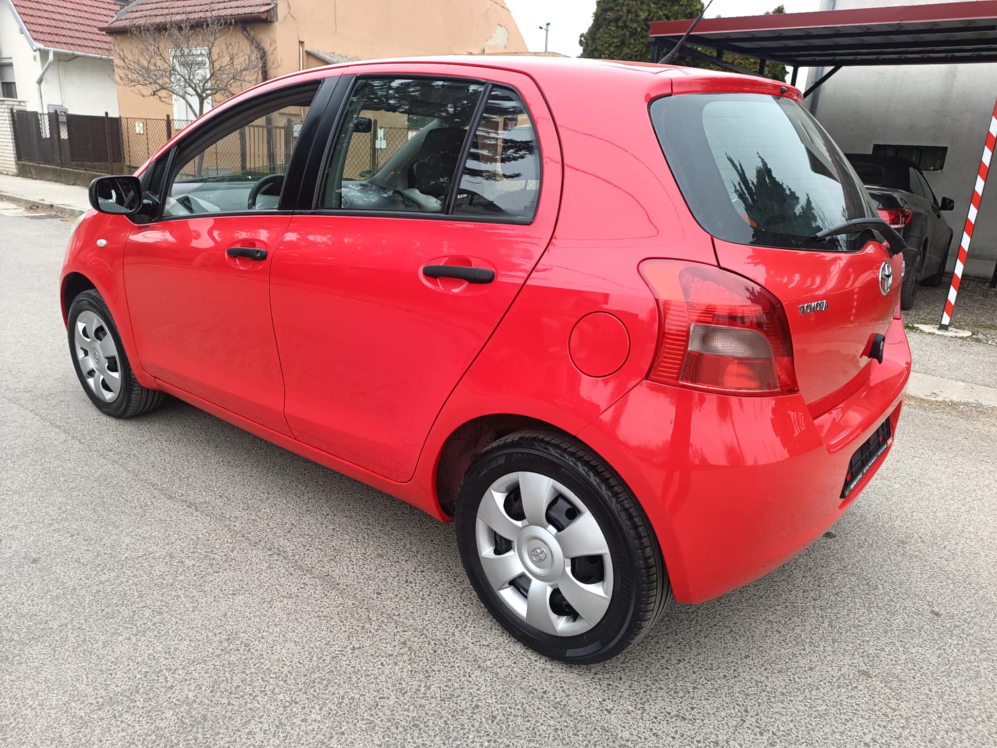 
								Toyota Yaris full									